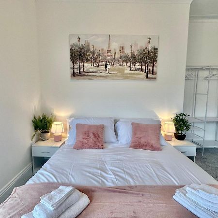 Chic Apartment In Central Bournemouth With Parking Buitenkant foto