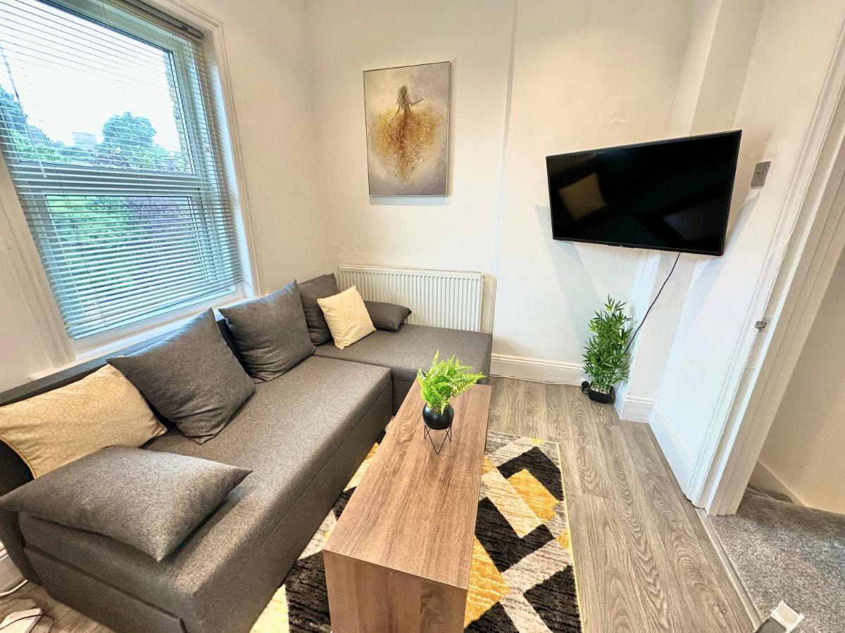 Chic Apartment In Central Bournemouth With Parking Buitenkant foto